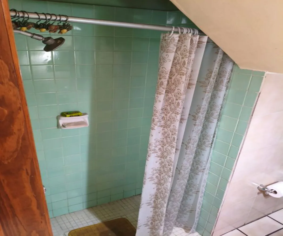 Casa En Venta,Jardines de la Paz,Calle Azucena 431, San Pedro Tlaquepaque, Jalisco 45519, 6 Habitaciones,2 Baños,Calle Azucena,2,papdc9F