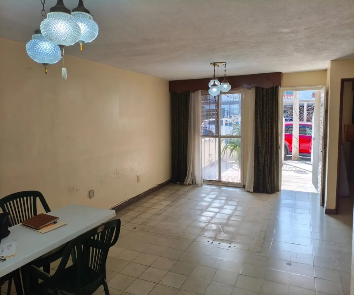 Casa En Venta,Jardines de la Paz,Calle Azucena 431, San Pedro Tlaquepaque, Jalisco 45519, 6 Habitaciones,2 Baños,Calle Azucena,2,papdc9F