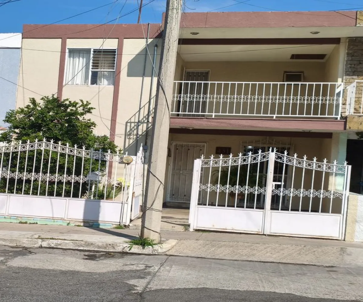 Casa En Venta,Jardines de la Paz,Calle Azucena 431, San Pedro Tlaquepaque, Jalisco 45519, 6 Habitaciones,2 Baños,Calle Azucena,2,papdc9F