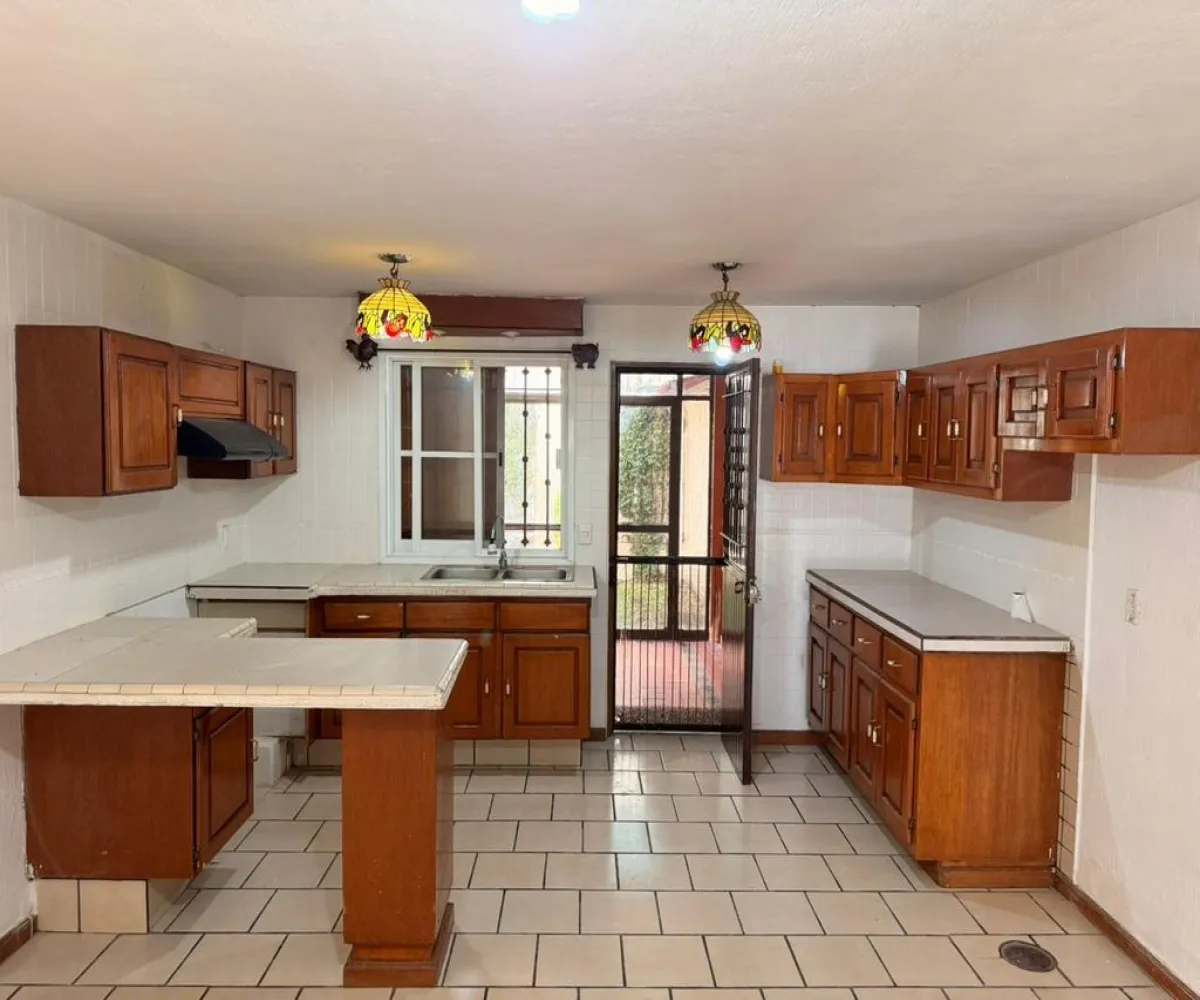 Casa En Venta,Fraccionamiento Revolución,Batalla de la trinidad S/N, San Pedro Tlaquepaque, Jalisco 45580, 4 Habitaciones,3 Baños,Batalla de la trinidad,1,pWuLJcu