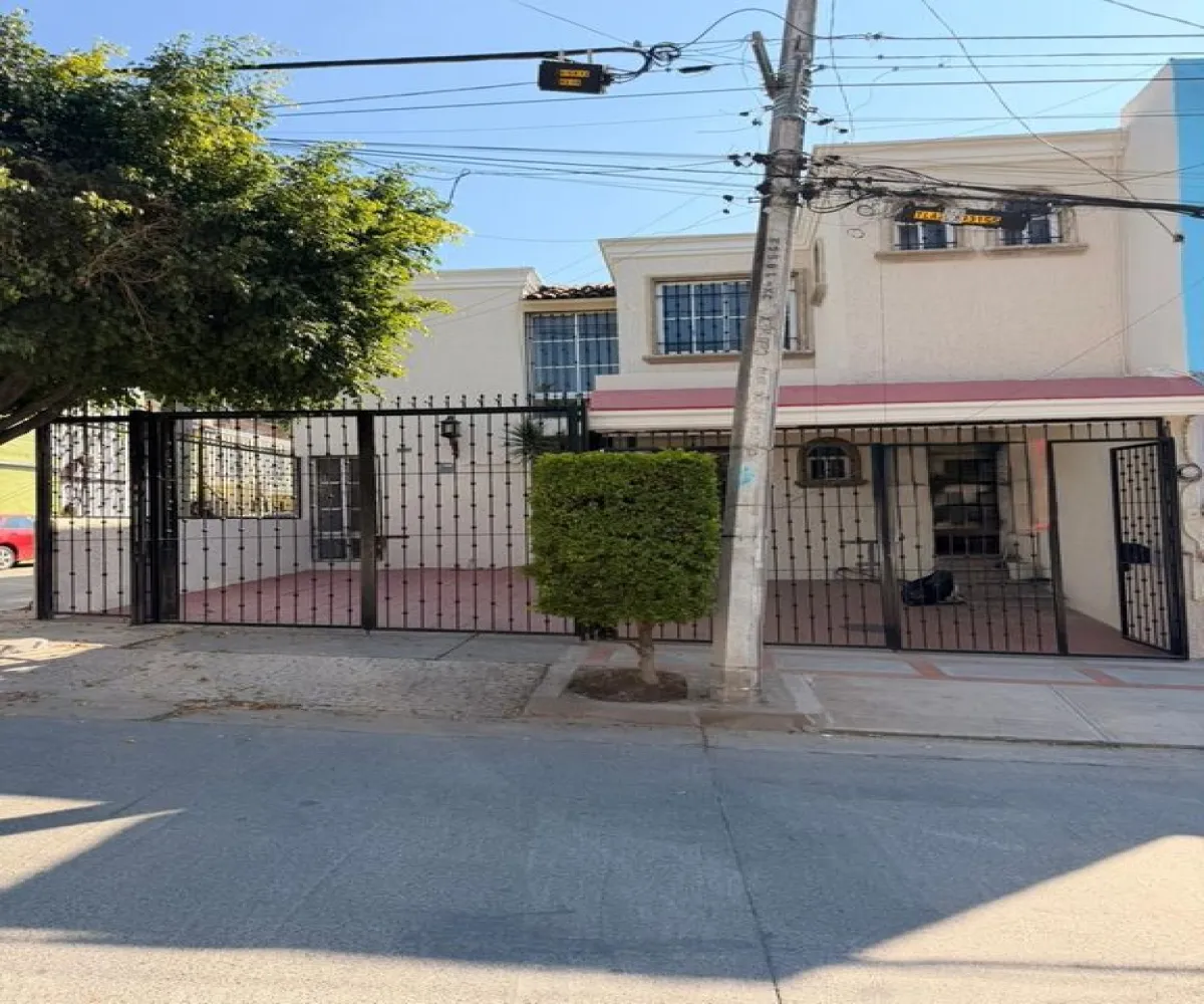 Casa En Venta,Fraccionamiento Revolución,Batalla de la trinidad S/N, San Pedro Tlaquepaque, Jalisco 45580, 4 Habitaciones,3 Baños,Batalla de la trinidad,1,pWuLJcu