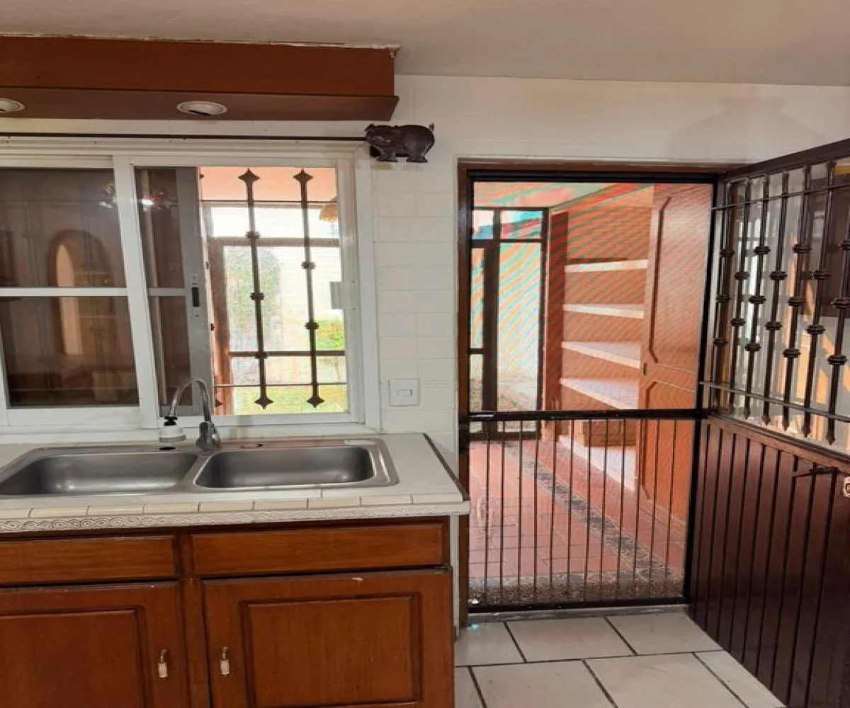 Casa En Venta,Fraccionamiento Revolución,Batalla de la trinidad S/N, San Pedro Tlaquepaque, Jalisco 45580, 4 Habitaciones,3 Baños,Batalla de la trinidad,1,pWuLJcu