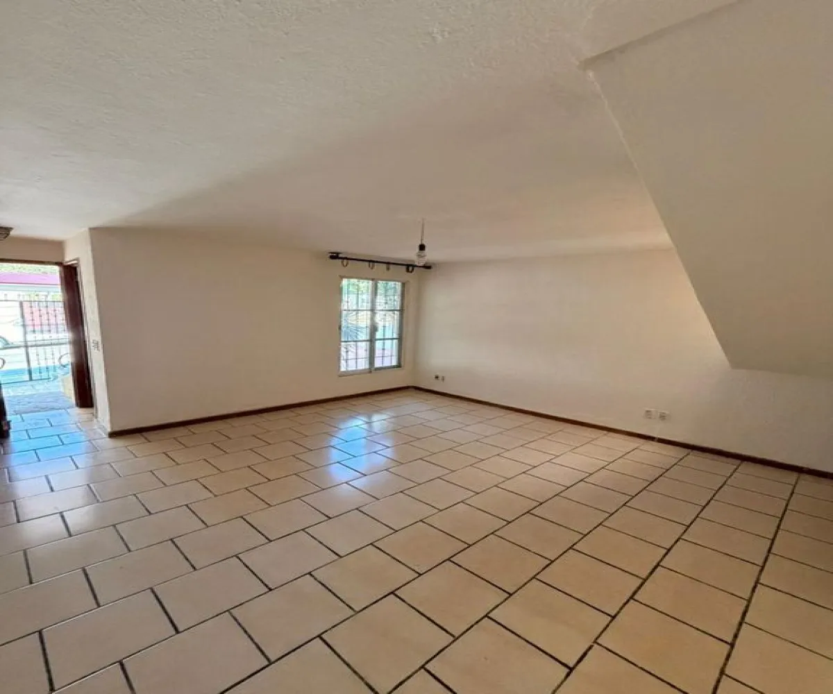 Casa En Venta,Fraccionamiento Revolución,Batalla de la trinidad S/N, San Pedro Tlaquepaque, Jalisco 45580, 4 Habitaciones,3 Baños,Batalla de la trinidad,1,pWuLJcu