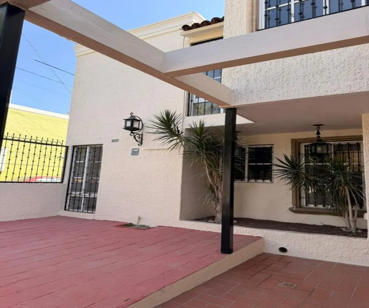 Casa En Venta,Fraccionamiento Revolución,Batalla de la trinidad S/N, San Pedro Tlaquepaque, Jalisco 45580, 4 Habitaciones,3 Baños,Batalla de la trinidad,1,pWuLJcu
