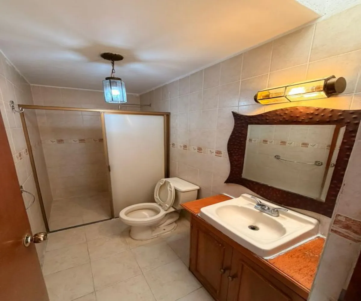 Casa En Venta,Fraccionamiento Revolución,Batalla de la trinidad S/N, San Pedro Tlaquepaque, Jalisco 45580, 4 Habitaciones,3 Baños,Batalla de la trinidad,1,pWuLJcu