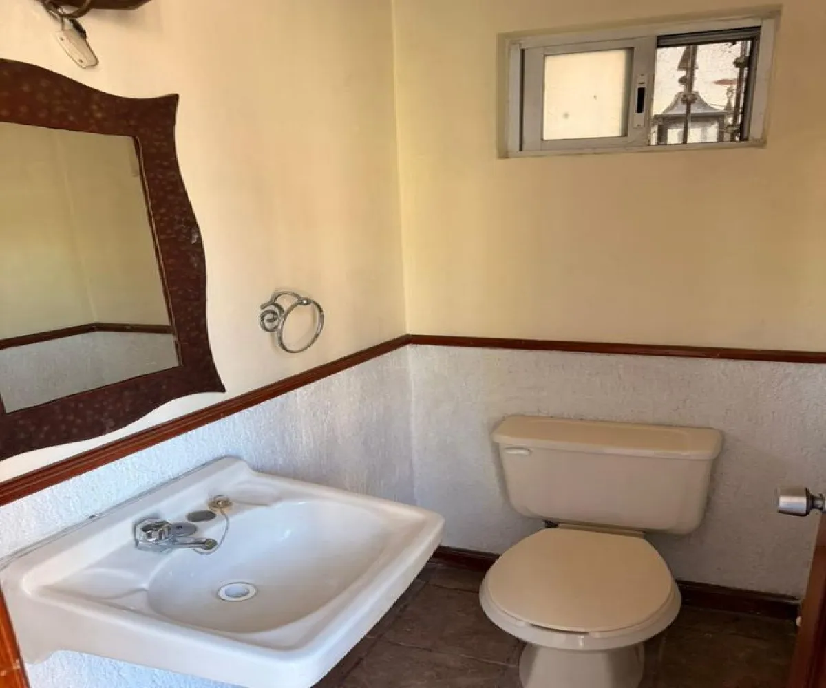 Casa En Venta,Fraccionamiento Revolución,Batalla de la trinidad S/N, San Pedro Tlaquepaque, Jalisco 45580, 4 Habitaciones,3 Baños,Batalla de la trinidad,1,pWuLJcu