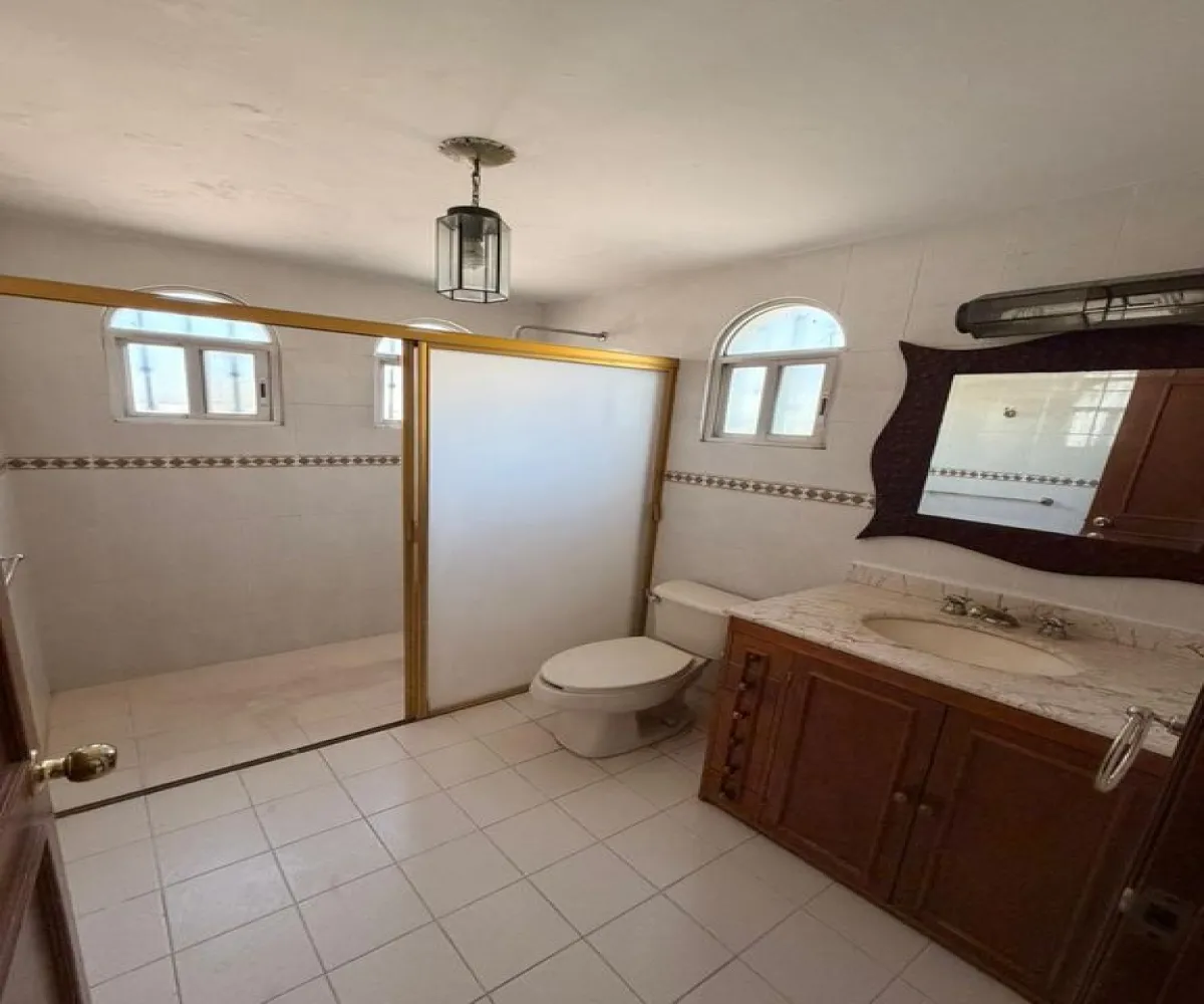 Casa En Venta,Fraccionamiento Revolución,Batalla de la trinidad S/N, San Pedro Tlaquepaque, Jalisco 45580, 4 Habitaciones,3 Baños,Batalla de la trinidad,1,pWuLJcu