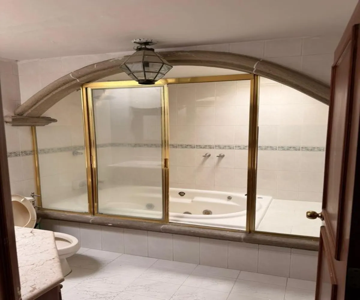 Casa En Venta,Fraccionamiento Revolución,Batalla de la trinidad S/N, San Pedro Tlaquepaque, Jalisco 45580, 4 Habitaciones,3 Baños,Batalla de la trinidad,1,pWuLJcu