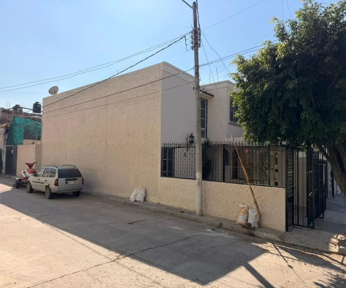 Casa En Venta,Fraccionamiento Revolución,Batalla de la trinidad S/N, San Pedro Tlaquepaque, Jalisco 45580, 4 Habitaciones,3 Baños,Batalla de la trinidad,1,pWuLJcu