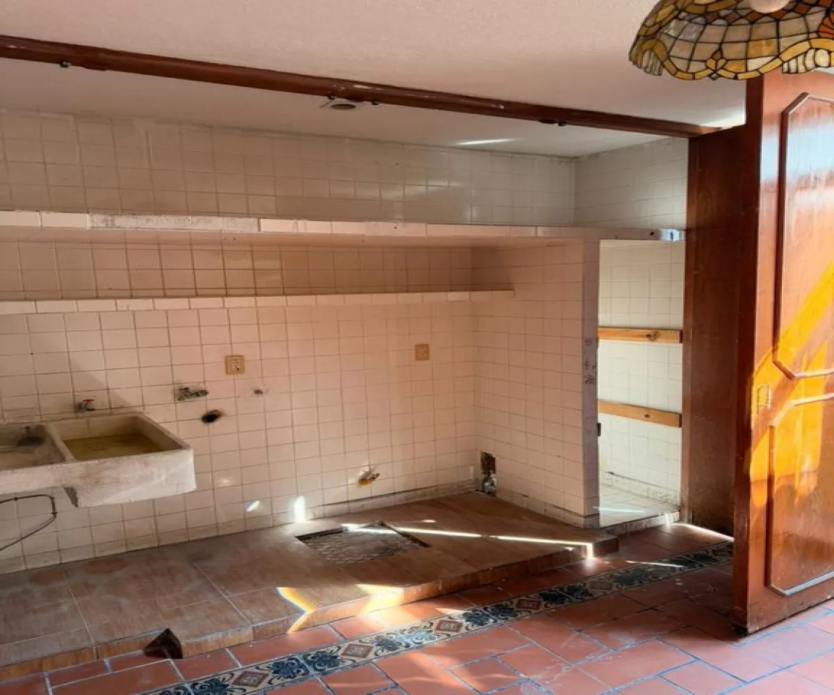 Casa En Venta,Fraccionamiento Revolución,Batalla de la trinidad S/N, San Pedro Tlaquepaque, Jalisco 45580, 4 Habitaciones,3 Baños,Batalla de la trinidad,1,pWuLJcu