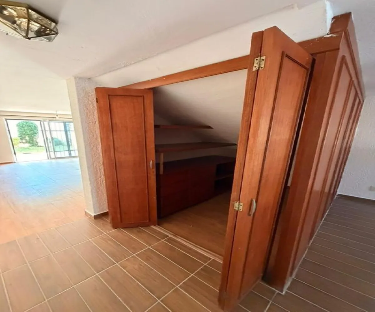 Casa En Venta,Fraccionamiento Revolución,Batalla de la trinidad S/N, San Pedro Tlaquepaque, Jalisco 45580, 4 Habitaciones,3 Baños,Batalla de la trinidad,1,pWuLJcu