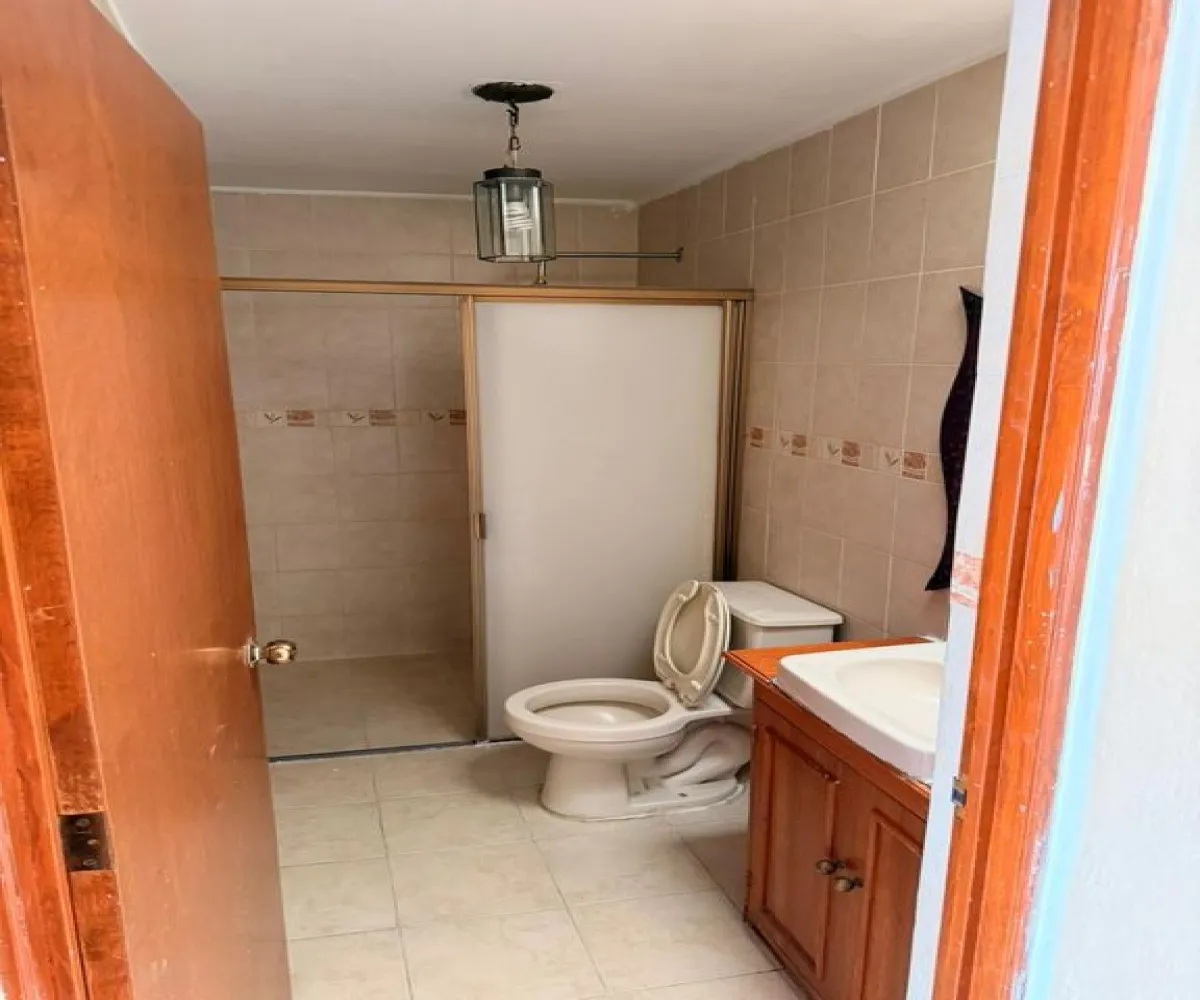 Casa En Venta,Fraccionamiento Revolución,Batalla de la trinidad S/N, San Pedro Tlaquepaque, Jalisco 45580, 4 Habitaciones,3 Baños,Batalla de la trinidad,1,pWuLJcu