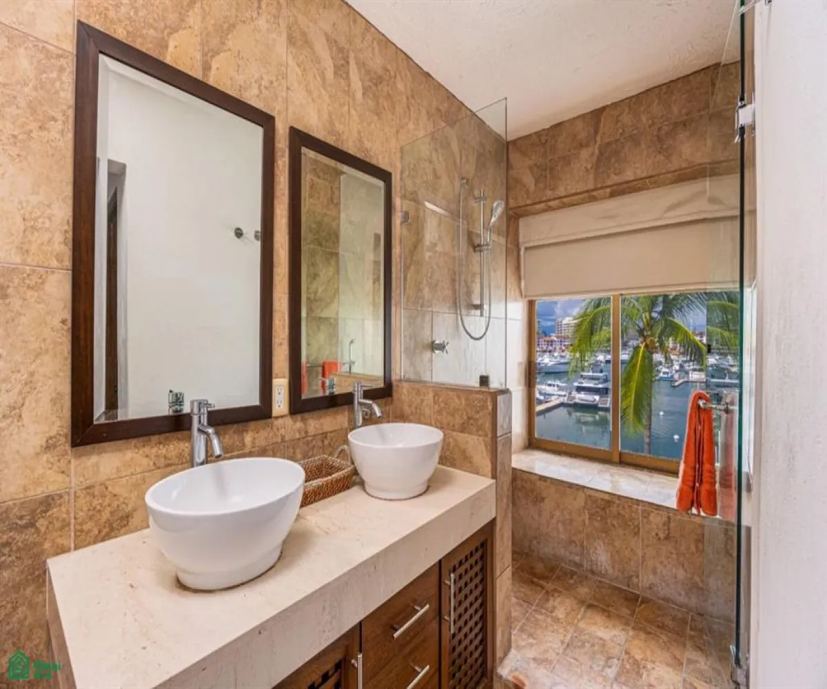 Departamento En Venta,La Marina,Avenida Paseo de la Marina 161, Puerto Vallarta, Jalisco 48314, 2 Habitaciones,2 Baños,Avenida Paseo de la Marina,3,MX251055858