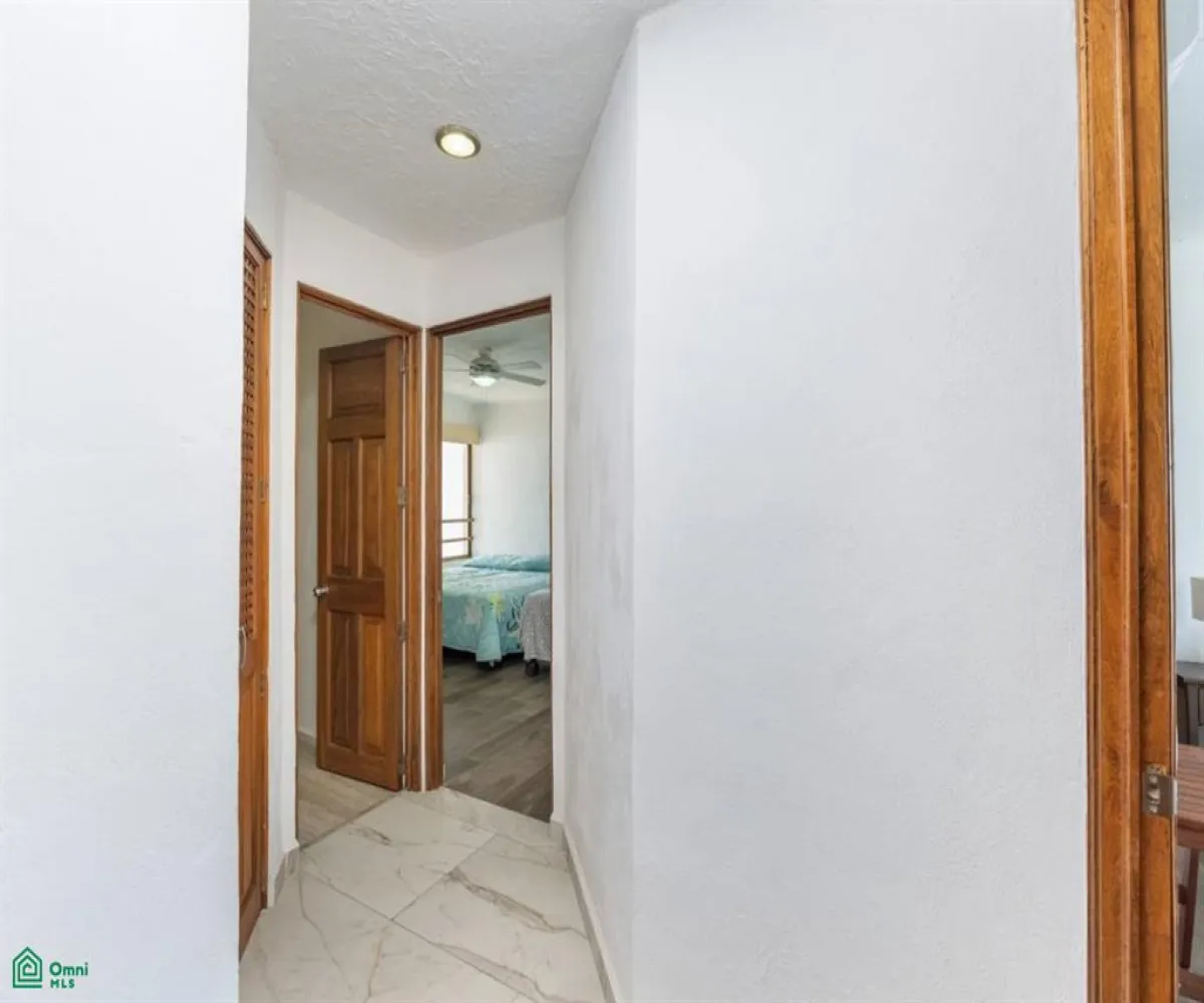 Departamento En Venta,La Marina,Avenida Paseo de la Marina 161, Puerto Vallarta, Jalisco 48314, 2 Habitaciones,2 Baños,Avenida Paseo de la Marina,3,MX251055858