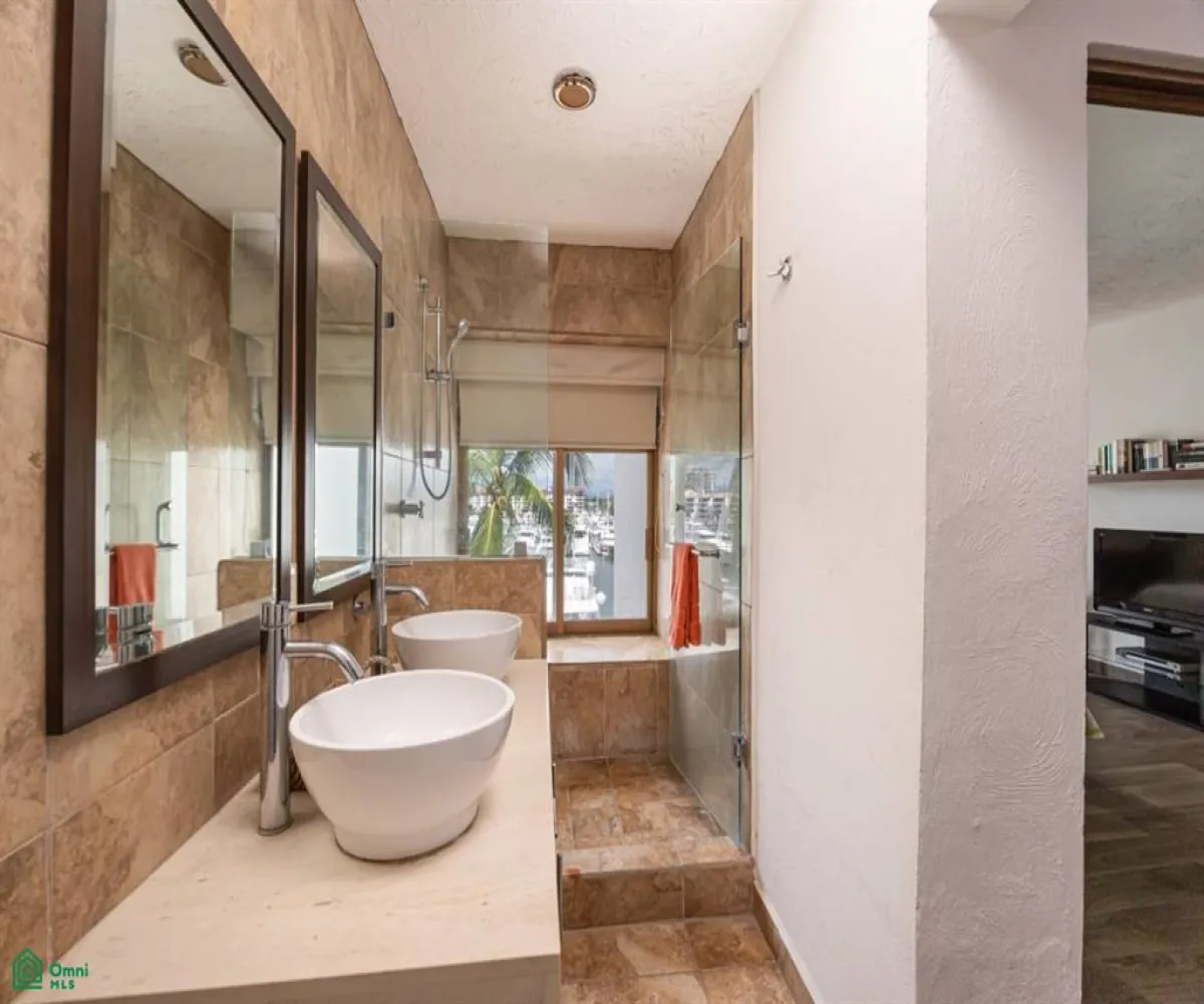 Departamento En Venta,La Marina,Avenida Paseo de la Marina 161, Puerto Vallarta, Jalisco 48314, 2 Habitaciones,2 Baños,Avenida Paseo de la Marina,3,MX251055858