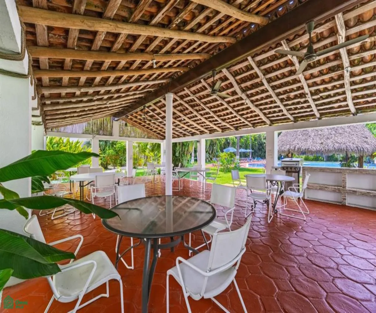 Departamento En Venta,La Marina,Avenida Paseo de la Marina 161, Puerto Vallarta, Jalisco 48314, 2 Habitaciones,2 Baños,Avenida Paseo de la Marina,3,MX251055858