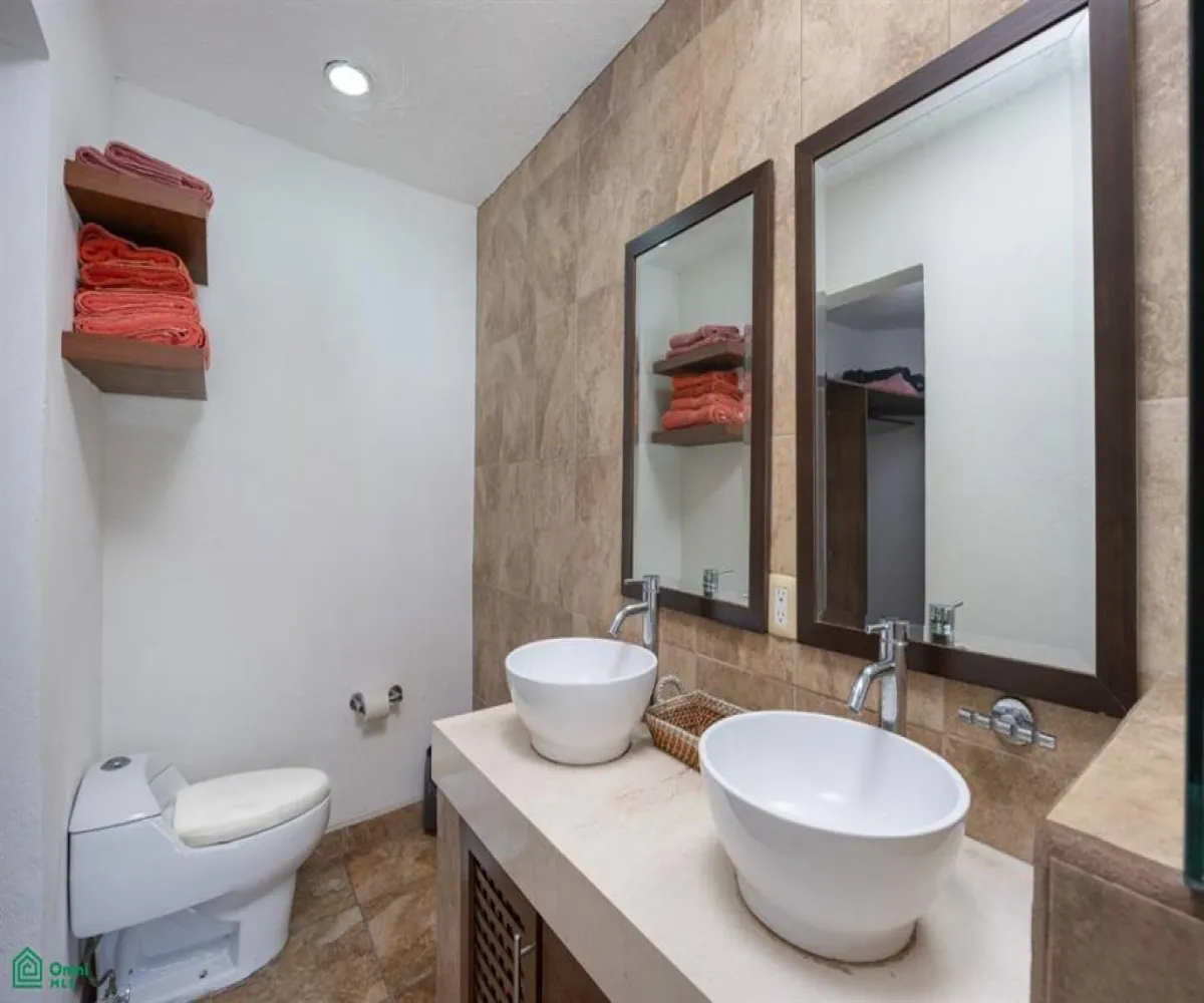 Departamento En Venta,La Marina,Avenida Paseo de la Marina 161, Puerto Vallarta, Jalisco 48314, 2 Habitaciones,2 Baños,Avenida Paseo de la Marina,3,MX251055858