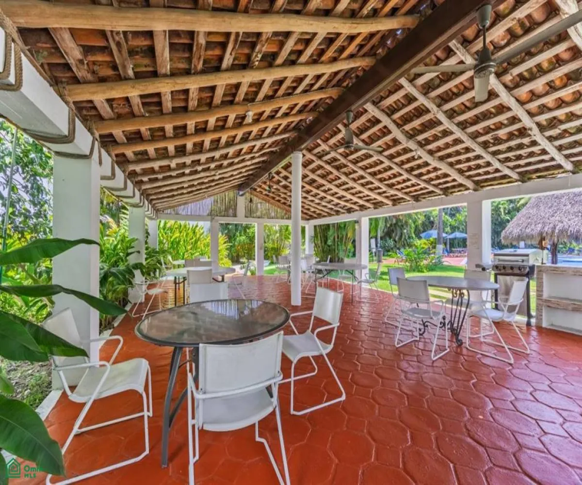 Departamento En Venta,La Marina,Avenida Paseo de la Marina 161, Puerto Vallarta, Jalisco 48314, 2 Habitaciones,2 Baños,Avenida Paseo de la Marina,3,MX251055858