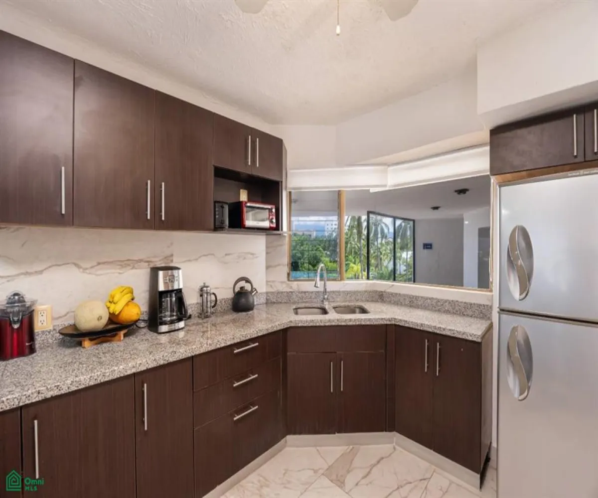 Departamento En Venta,La Marina,Avenida Paseo de la Marina 161, Puerto Vallarta, Jalisco 48314, 2 Habitaciones,2 Baños,Avenida Paseo de la Marina,3,MX251055858