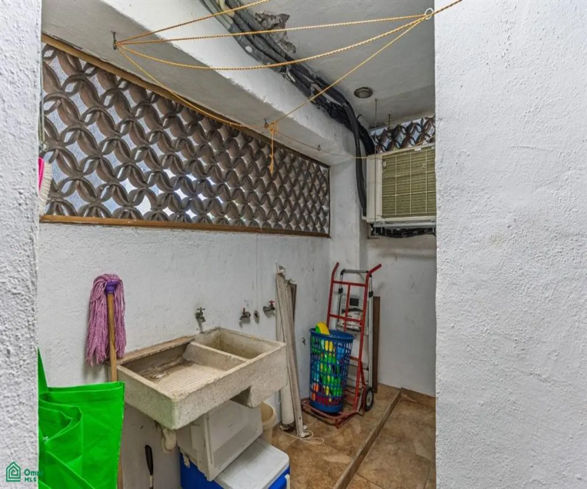 Departamento En Venta,La Marina,Avenida Paseo de la Marina 161, Puerto Vallarta, Jalisco 48314, 2 Habitaciones,2 Baños,Avenida Paseo de la Marina,3,MX251055858