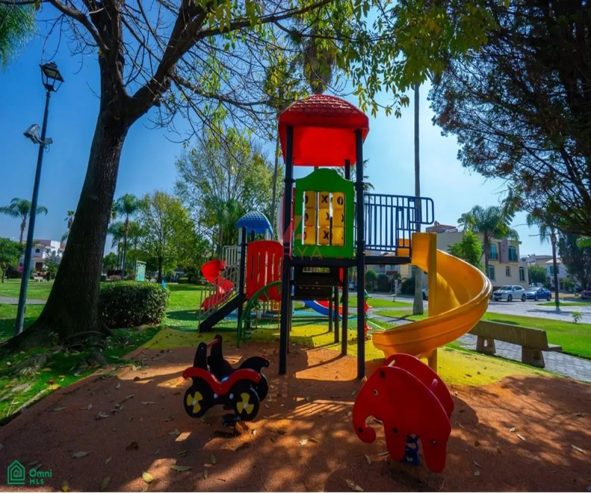 Casa En Venta,Fraccionamiento Jardín Real,Jardín de las Victorias, S/N, Zapopan, Jalisco 45019, 3 Habitaciones,3 Baños,Jardín de las Victorias,MX251056603