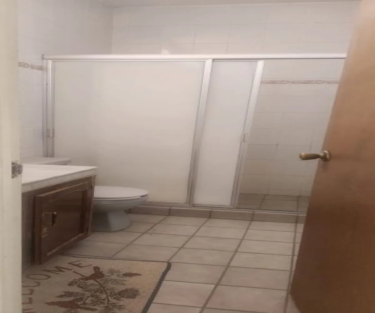 Casa En Venta,Ladron De Guevara,Martin Casillas 313, Guadalajara, Jalisco 44600, 5 Habitaciones,3 Baños,Martin Casillas,1,pg0wbN0