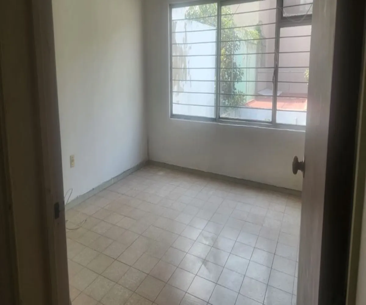 Casa En Venta,Ladron De Guevara,Martin Casillas 313, Guadalajara, Jalisco 44600, 5 Habitaciones,3 Baños,Martin Casillas,1,pg0wbN0