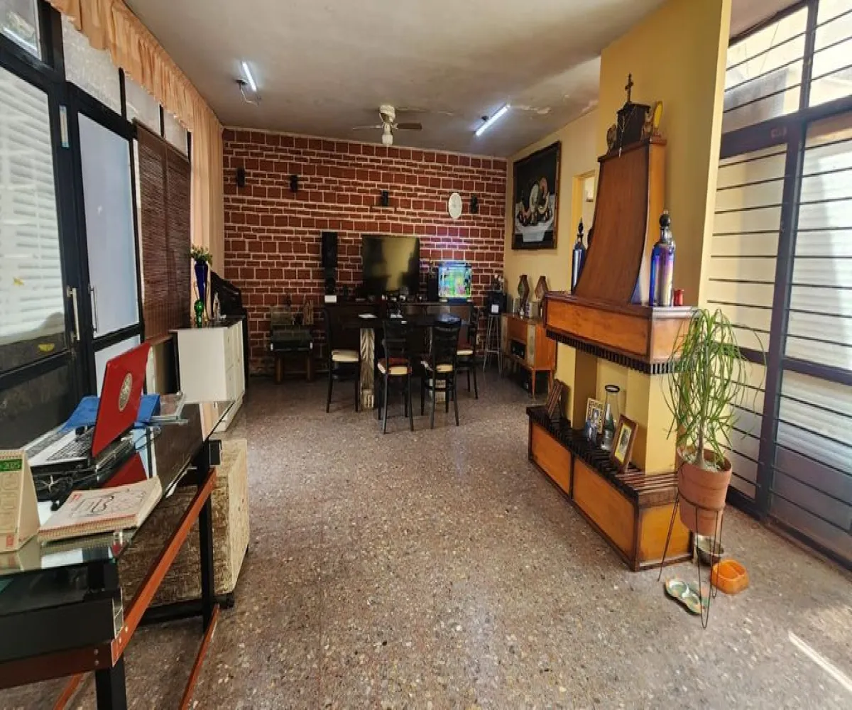 Casa En Venta,Jardines del Country,Calle el Parián 1756, Guadalajara, Jalisco 44210, 4 Habitaciones,2 Baños,Calle el Parián,1,pprNOgr