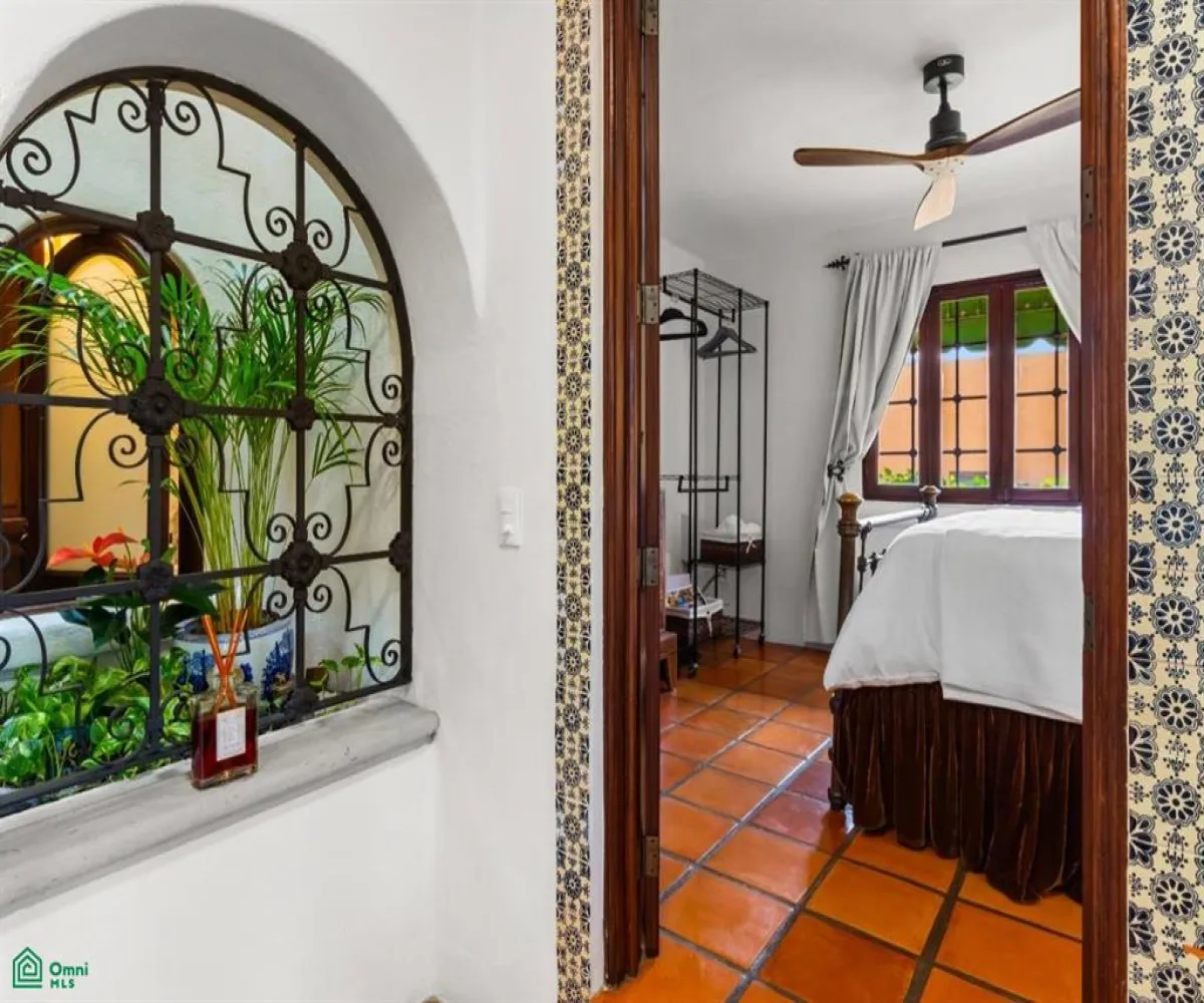 Casa En Venta,Marina Vallarta,Calle Gaviotas 144, Puerto Vallarta, Jalisco 48354, 5 Habitaciones,5 Baños,Calle Gaviotas,MX251061939