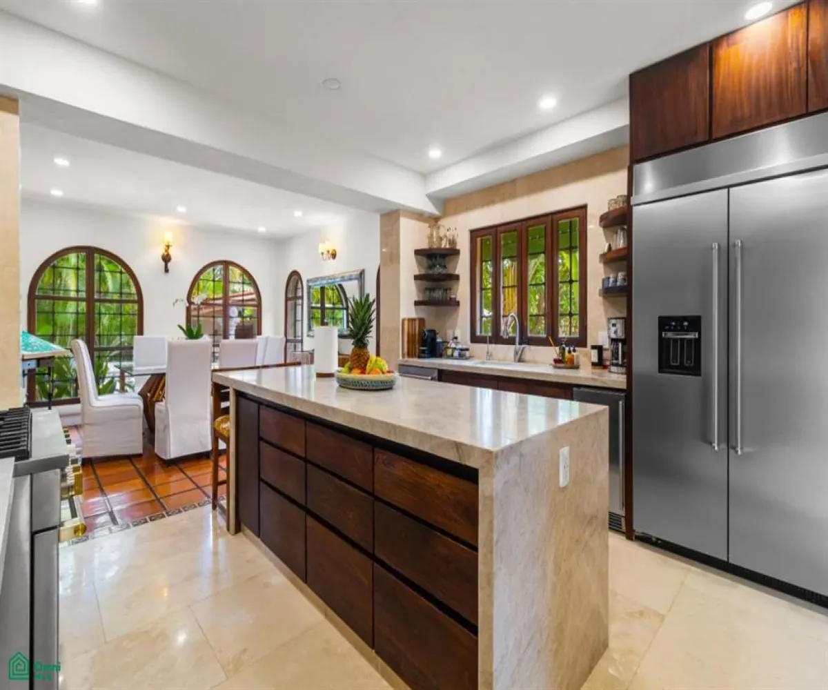 Casa En Venta,Marina Vallarta,Calle Gaviotas 144, Puerto Vallarta, Jalisco 48354, 5 Habitaciones,5 Baños,Calle Gaviotas,MX251061939