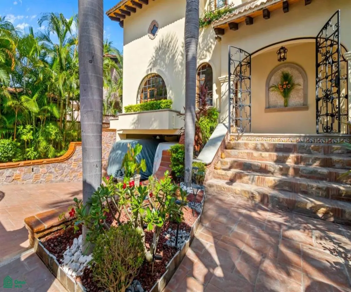 Casa En Venta,Marina Vallarta,Calle Gaviotas 144, Puerto Vallarta, Jalisco 48354, 5 Habitaciones,5 Baños,Calle Gaviotas,MX251061939