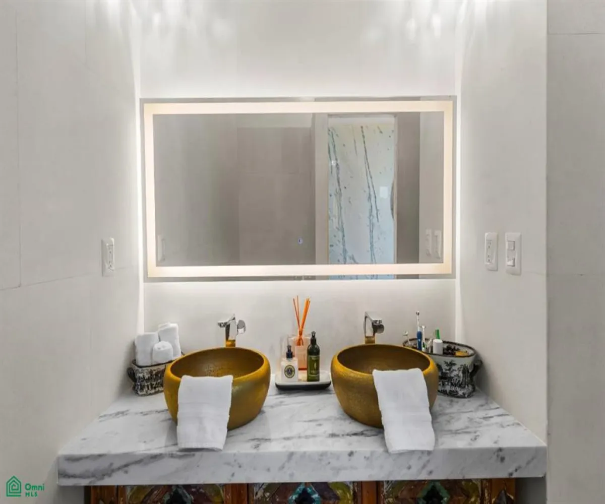 Casa En Venta,Marina Vallarta,Calle Gaviotas 144, Puerto Vallarta, Jalisco 48354, 5 Habitaciones,5 Baños,Calle Gaviotas,MX251061939