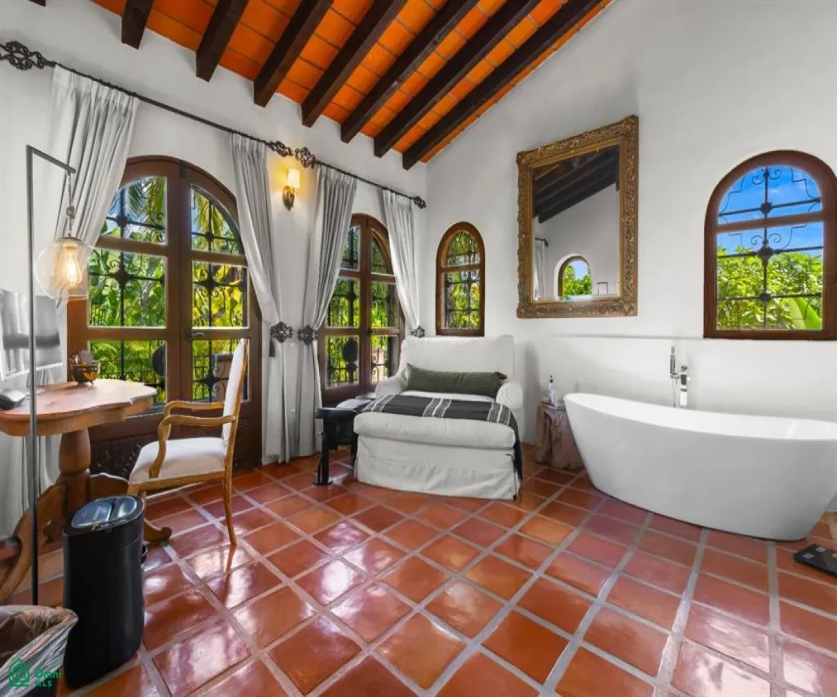 Casa En Venta,Marina Vallarta,Calle Gaviotas 144, Puerto Vallarta, Jalisco 48354, 5 Habitaciones,5 Baños,Calle Gaviotas,MX251061939