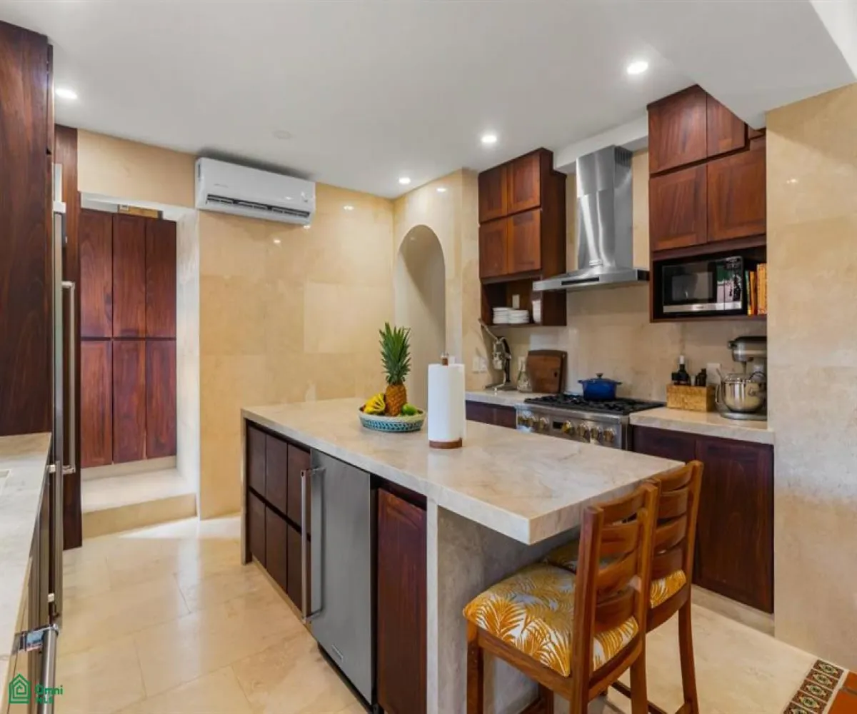 Casa En Venta,Marina Vallarta,Calle Gaviotas 144, Puerto Vallarta, Jalisco 48354, 5 Habitaciones,5 Baños,Calle Gaviotas,MX251061939