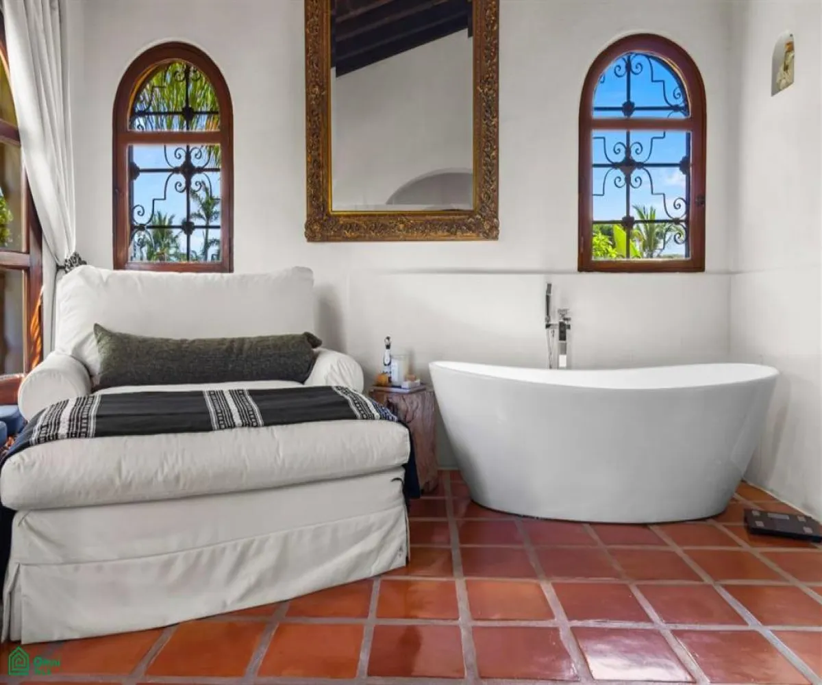 Casa En Venta,Marina Vallarta,Calle Gaviotas 144, Puerto Vallarta, Jalisco 48354, 5 Habitaciones,5 Baños,Calle Gaviotas,MX251061939