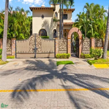 Casa En Venta,Marina Vallarta,Calle Gaviotas 144, Puerto Vallarta, Jalisco 48354, 5 Habitaciones,5 Baños,Calle Gaviotas,MX251061939