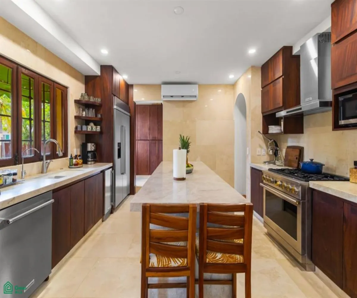 Casa En Venta,Marina Vallarta,Calle Gaviotas 144, Puerto Vallarta, Jalisco 48354, 5 Habitaciones,5 Baños,Calle Gaviotas,MX251061939