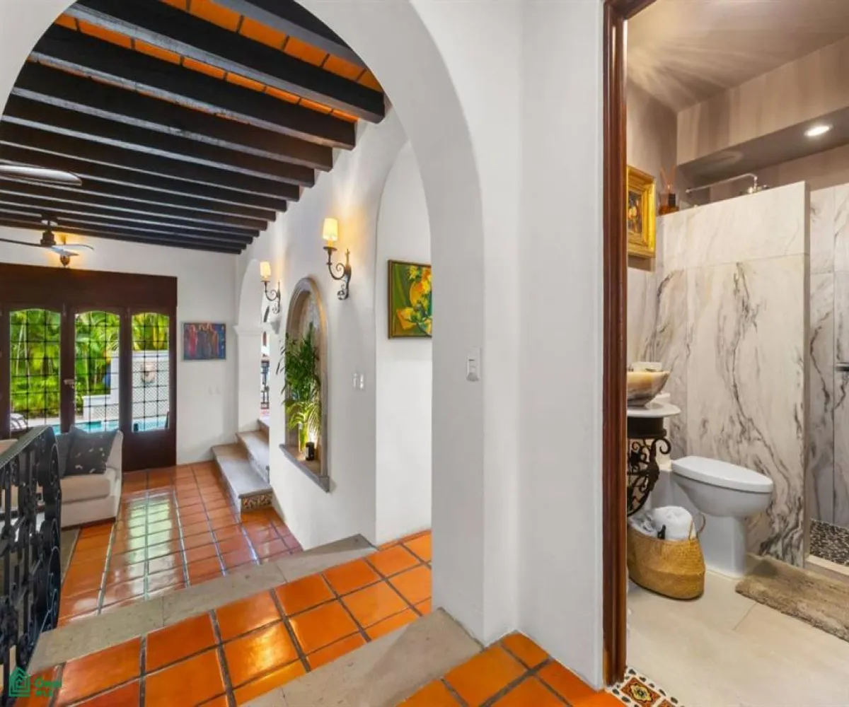 Casa En Venta,Marina Vallarta,Calle Gaviotas 144, Puerto Vallarta, Jalisco 48354, 5 Habitaciones,5 Baños,Calle Gaviotas,MX251061939