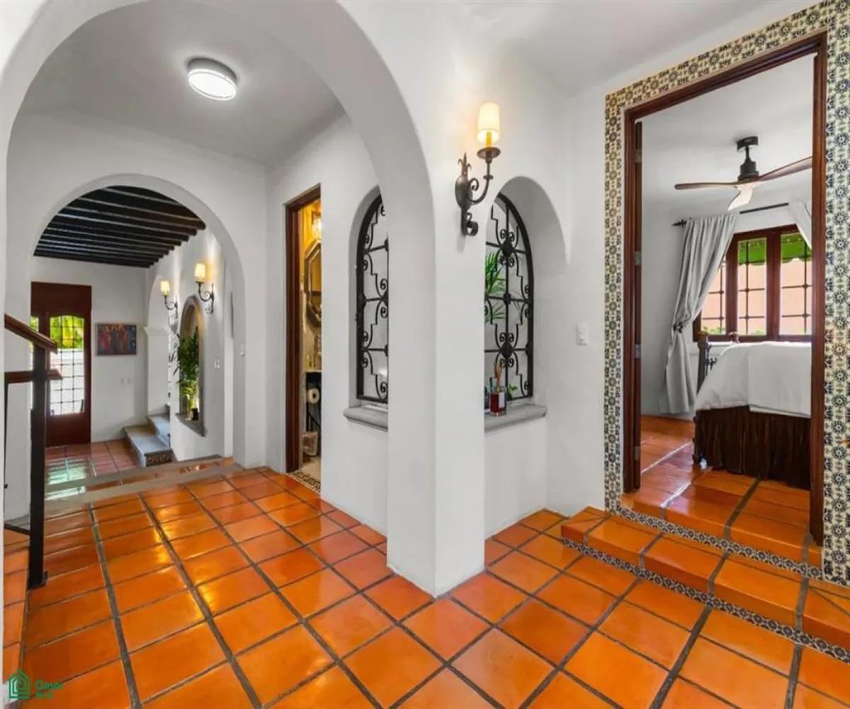 Casa En Venta,Marina Vallarta,Calle Gaviotas 144, Puerto Vallarta, Jalisco 48354, 5 Habitaciones,5 Baños,Calle Gaviotas,MX251061939