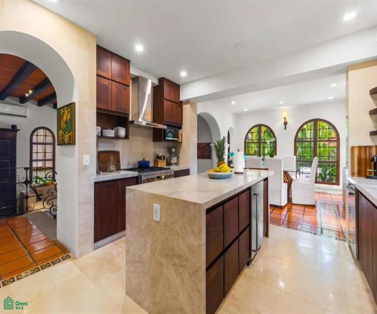 Casa En Venta,Marina Vallarta,Calle Gaviotas 144, Puerto Vallarta, Jalisco 48354, 5 Habitaciones,5 Baños,Calle Gaviotas,MX251061939