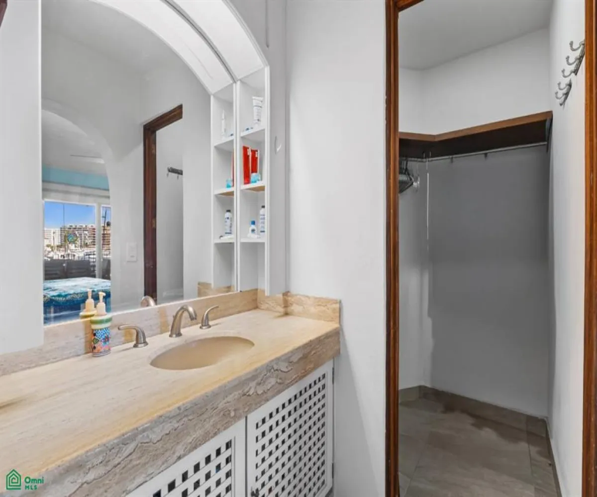 Casa En Venta,Marina Vallarta,Avenida Paseo de la Marina 106, Puerto Vallarta, Jalisco 48354, 2 Habitaciones,2 Baños,Avenida Paseo de la Marina,3,MX251062391