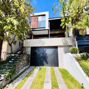 Casa En Venta,El Palomar,Vista hermosa 300, Tlajomulco de Zúñiga, Jalisco 45643, 3 Habitaciones,3 Baños,Vista hermosa ,3,pxv8MBT