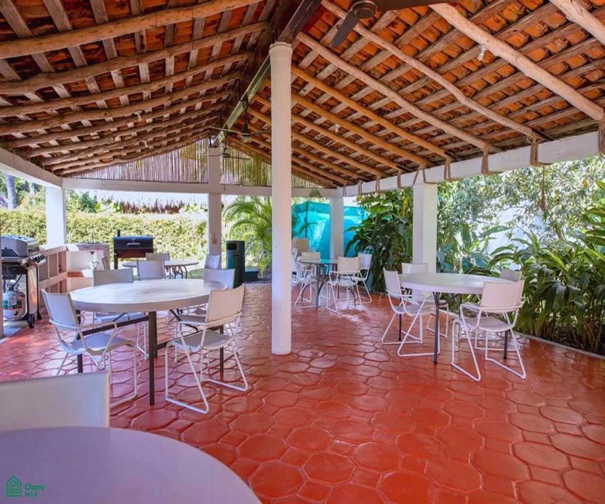 Departamento En Venta,La Marina,MARINA LAS PALMAS I Unit 204, Puerto Vallarta, Jalisco 48314, 2 Habitaciones,2 Baños,MARINA LAS PALMAS I,MX251062886