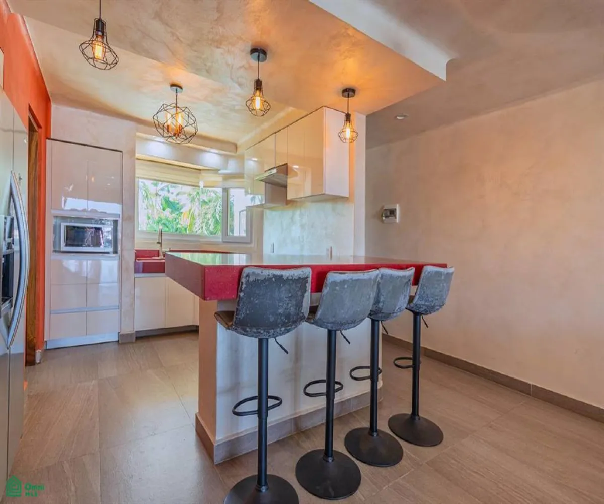 Departamento En Venta,La Marina,MARINA LAS PALMAS I Unit 204, Puerto Vallarta, Jalisco 48314, 2 Habitaciones,2 Baños,MARINA LAS PALMAS I,MX251062886