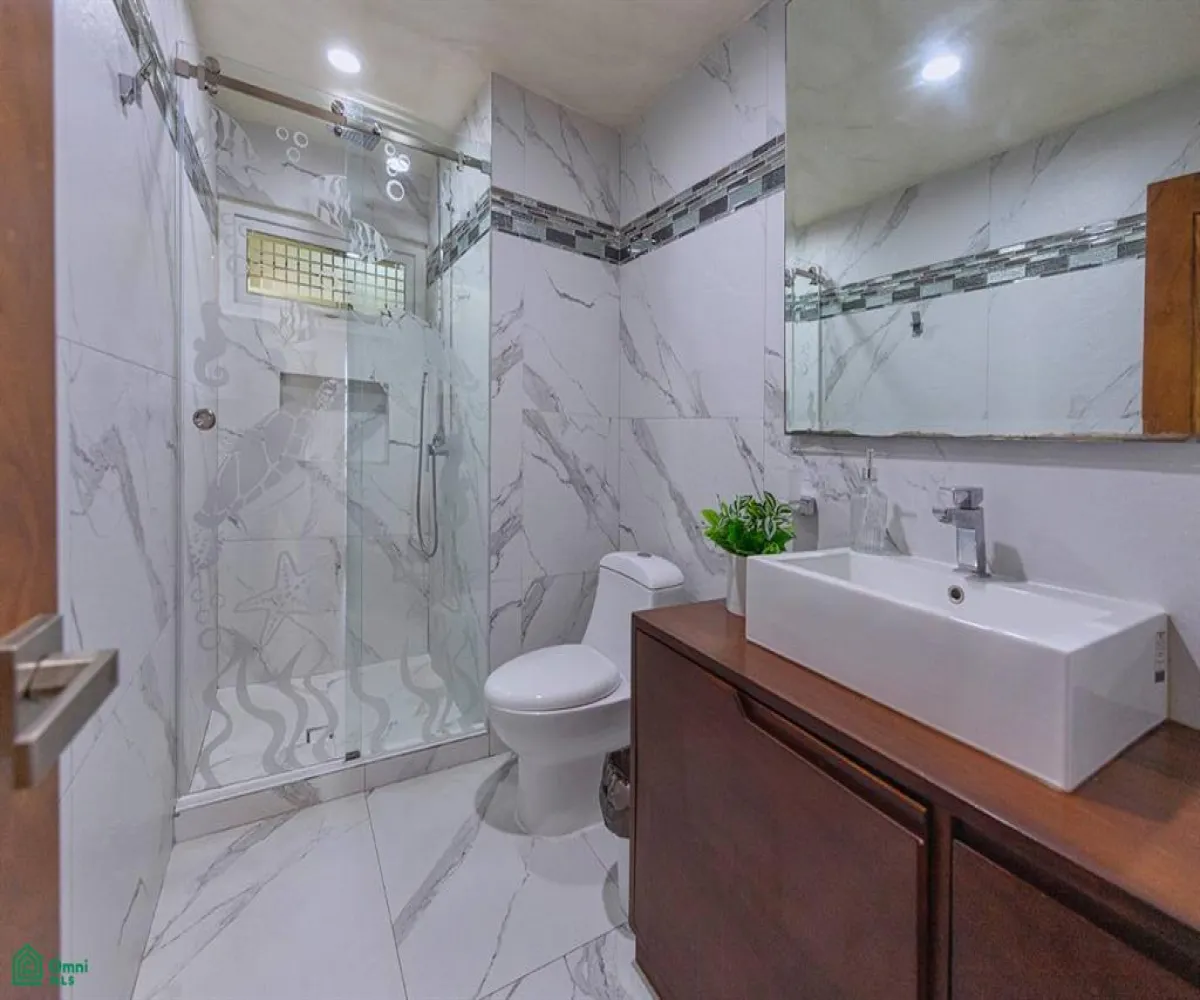 Departamento En Venta,La Marina,MARINA LAS PALMAS I Unit 204, Puerto Vallarta, Jalisco 48314, 2 Habitaciones,2 Baños,MARINA LAS PALMAS I,MX251062886