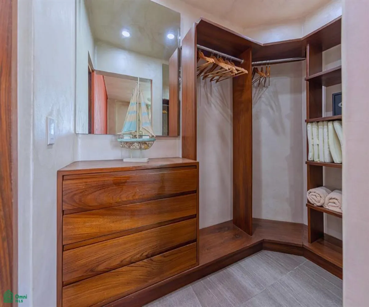 Departamento En Venta,La Marina,MARINA LAS PALMAS I Unit 204, Puerto Vallarta, Jalisco 48314, 2 Habitaciones,2 Baños,MARINA LAS PALMAS I,MX251062886