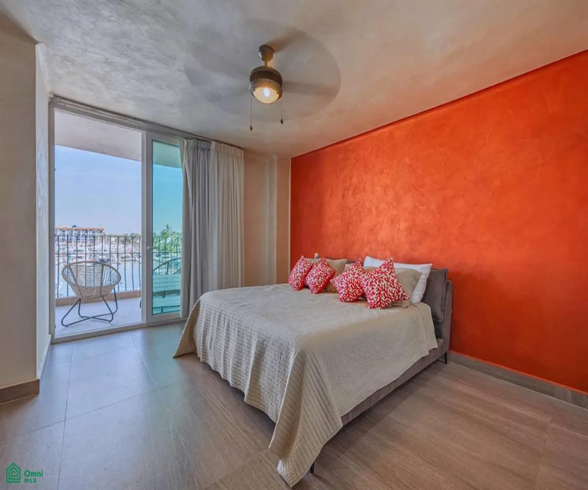 Departamento En Venta,La Marina,MARINA LAS PALMAS I Unit 204, Puerto Vallarta, Jalisco 48314, 2 Habitaciones,2 Baños,MARINA LAS PALMAS I,MX251062886