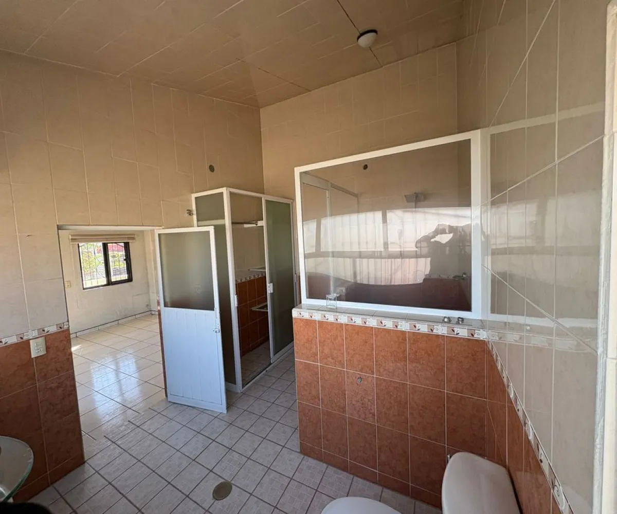 Casa En Venta,Tabachines,Paseo de Los Avellanos 3244, Zapopan, Jalisco 45188, 6 Habitaciones,2 Baños,Paseo de Los Avellanos,1,pJgvwNS