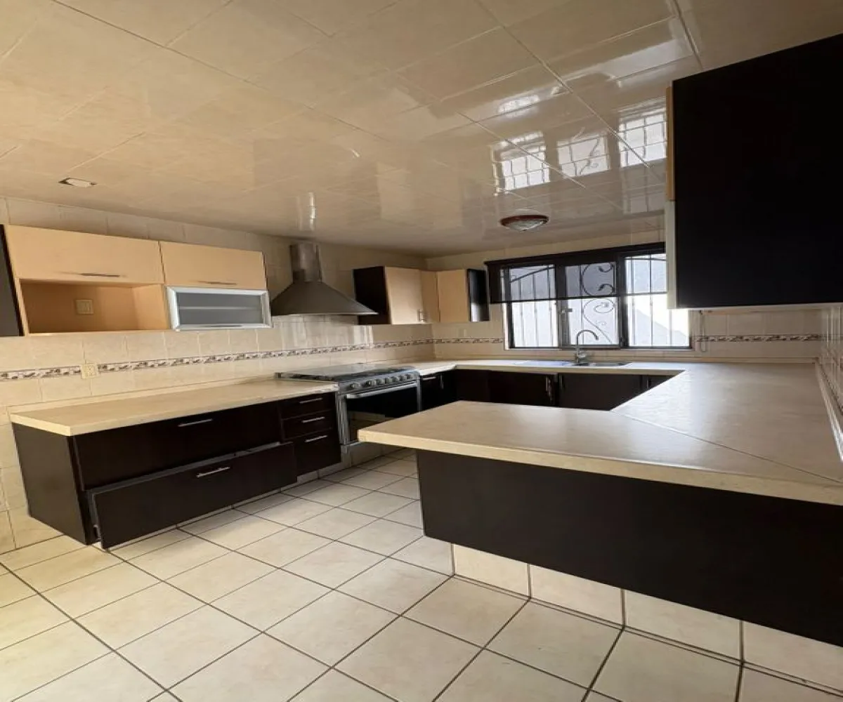 Casa En Venta,Tabachines,Paseo de Los Avellanos 3244, Zapopan, Jalisco 45188, 6 Habitaciones,2 Baños,Paseo de Los Avellanos,1,pJgvwNS