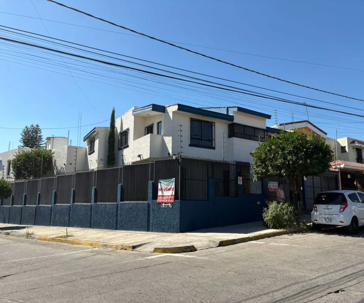 Casa En Venta,Tabachines,Paseo de Los Avellanos 3244, Zapopan, Jalisco 45188, 6 Habitaciones,2 Baños,Paseo de Los Avellanos,1,pJgvwNS